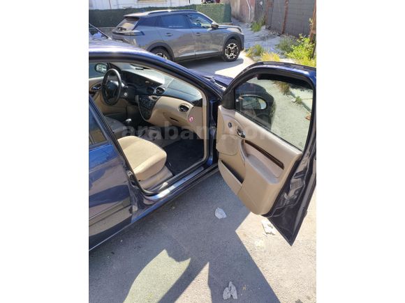 Sahibinden Ford Focus 1.6 Ghia 2001 Model