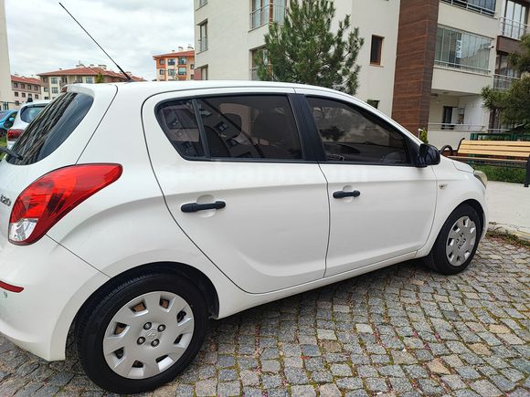 Hyundai i20 1.2 D-CVVT 2012 - 140 binde Boyasız