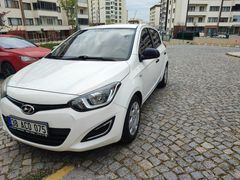 Memur'dan Hyundai i20 1.2 D-CVVT 2012 - 140 binde Boyasız