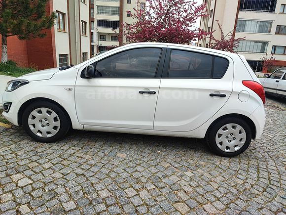 Hyundai i20 1.2 D-CVVT 2012 - 140 binde Boyasız