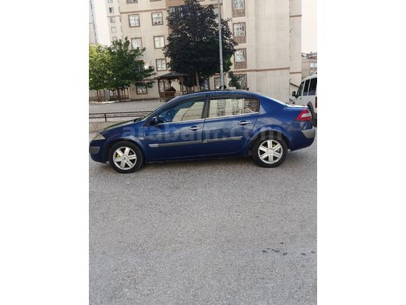 Sahibinden Renault Megane 1.6 Dynamique 2004 Model  330.000 km Lacivert