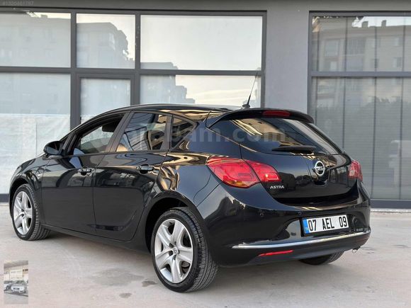 İLK SAHİBİNDEN HATASIZ SERVİS BAKIMLI OPEL ASTRA