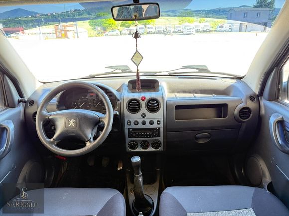 130 BİN KM DE ÇİFT SÜRGÜ BAGAJ TEK KAPI KLİMALI PARTNER