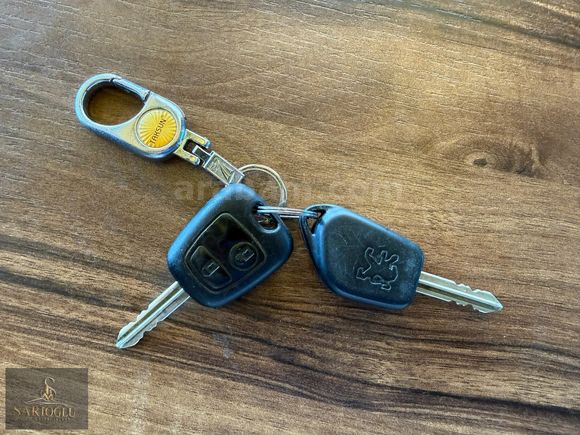 130 BİN KM DE ÇİFT SÜRGÜ BAGAJ TEK KAPI KLİMALI PARTNER