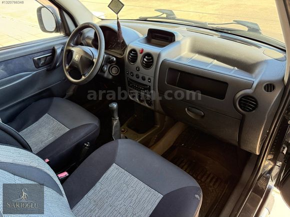 130 BİN KM DE ÇİFT SÜRGÜ BAGAJ TEK KAPI KLİMALI PARTNER