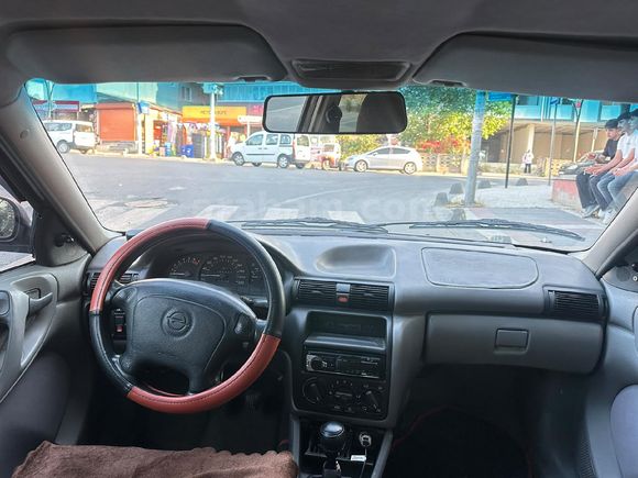 Sahibinden Opel Astra 1.6 100.Yıl 2000 Model  294.000 km Siyah