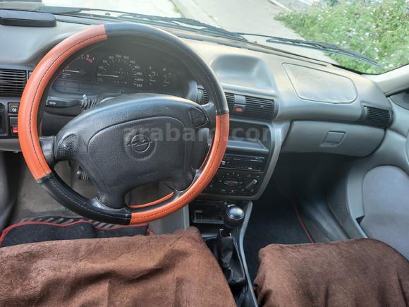 Sahibinden Opel Astra 1.6 100.Yıl 2000 Model  294.000 km Siyah