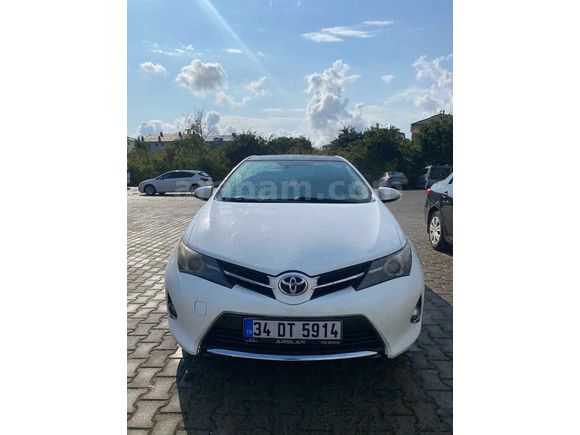 Sahibinden Toyota Auris 1.4 D-4D Advance Skypack 2013 Model  250.000 km Beyaz
