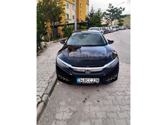 Honda Civic 1.6i VTEC Executive 2018 Model en full paket üst modeller ile takas olur.