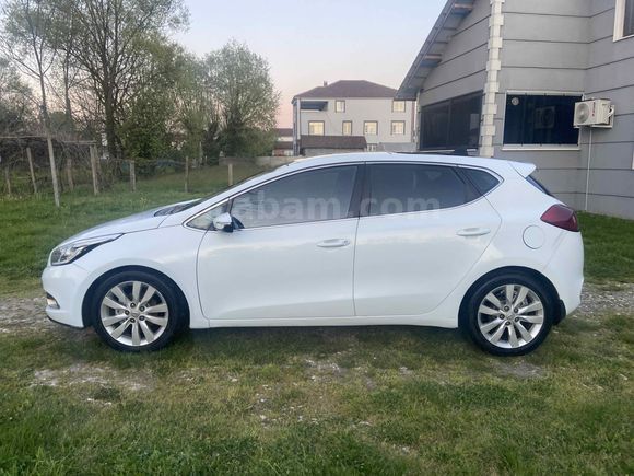Sahibinden Kia Ceed 1.6 CRDi Concept Plus 2012 Model  260.000 km Beyaz