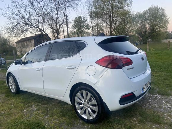 Sahibinden Kia Ceed 1.6 CRDi Concept Plus 2012 Model  260.000 km Beyaz
