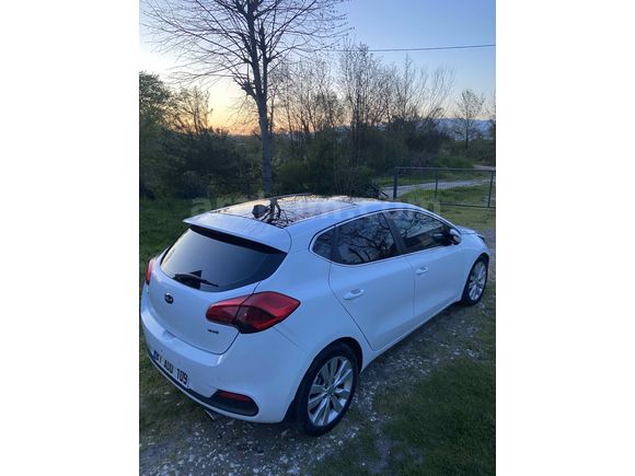 Sahibinden Kia Ceed 1.6 CRDi Concept Plus 2012 Model  260.000 km Beyaz