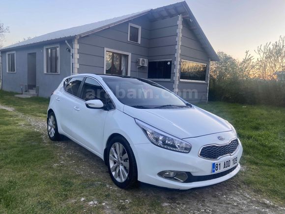 Sahibinden Kia Ceed 1.6 CRDi Concept Plus 2012 Model  260.000 km Beyaz