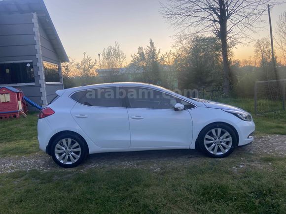 Sahibinden Kia Ceed 1.6 CRDi Concept Plus 2012 Model  260.000 km Beyaz