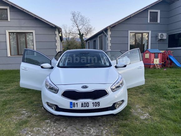 Sahibinden Kia Ceed 1.6 CRDi Concept Plus 2012 Model  260.000 km Beyaz