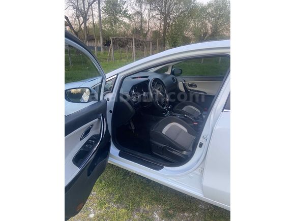 Sahibinden Kia Ceed 1.6 CRDi Concept Plus 2012 Model  260.000 km Beyaz