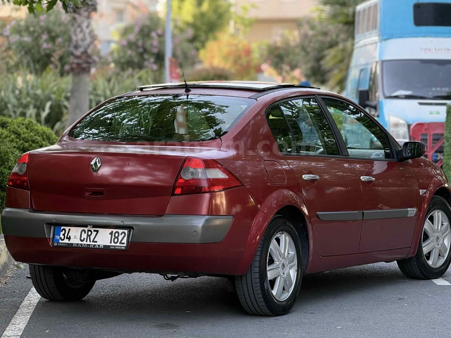 Galeriden Renault Megane 1.6 Dynamique 2004 Model İstanbul 259.000 km Kırmızı 5