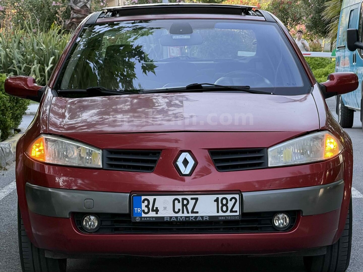 Galeriden Renault Megane 1.6 Dynamique 2004 Model İstanbul 259.000 km Kırmızı 3