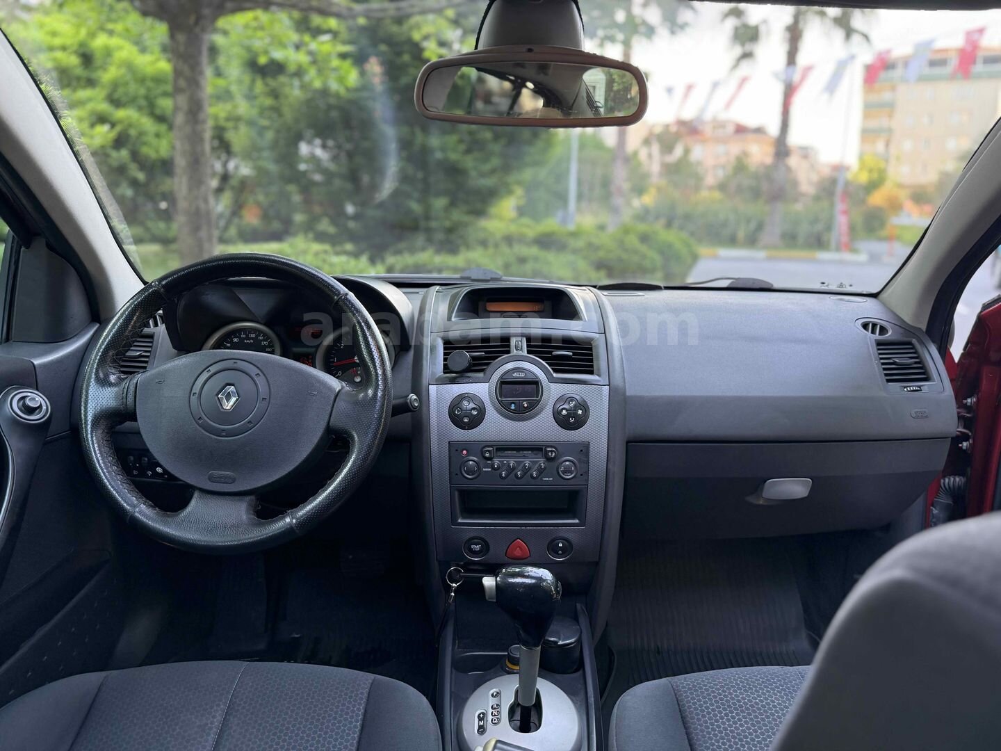 Galeriden Renault Megane 1.6 Dynamique 2004 Model İstanbul 259.000 km Kırmızı 7
