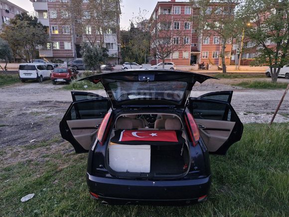 Sahibinden Ford Focus 1.6 Ghia 2001 Model