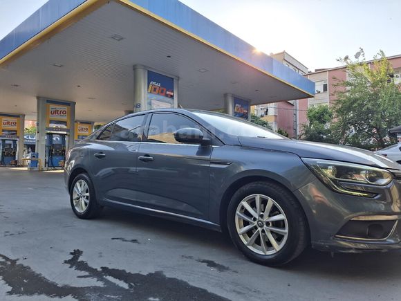 SAHİBİNDEN TEMİZ DEĞİŞENSİZ MEGANE 4