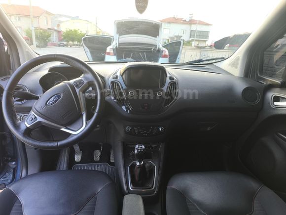 Sahibinden Ford Tourneo Courier 1.5 TDCi Titanium Plus 2022 Model