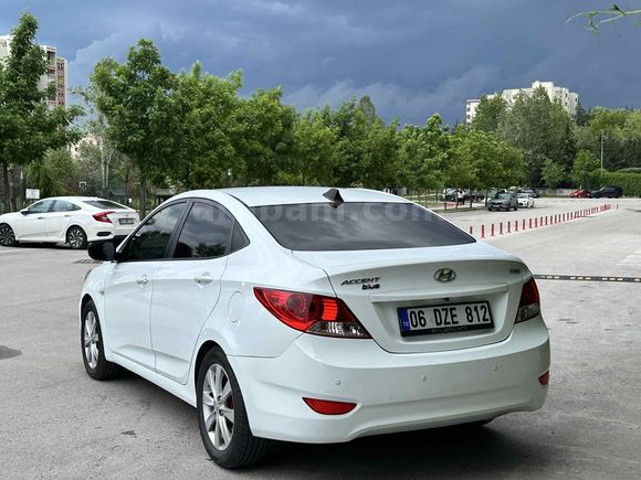 Sahibinden Hyundai Accent Blue 1.6 CRDI Mode Plus 2015 Model 