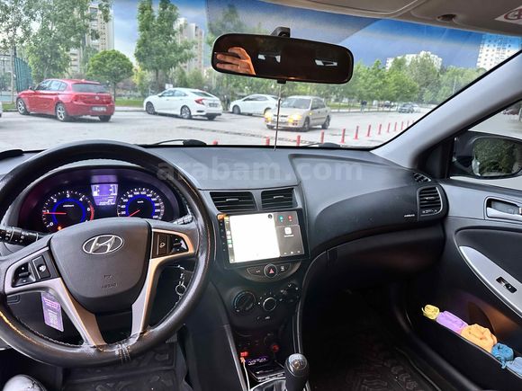 Sahibinden Hyundai Accent Blue 1.6 CRDI Mode Plus 2015 Model 