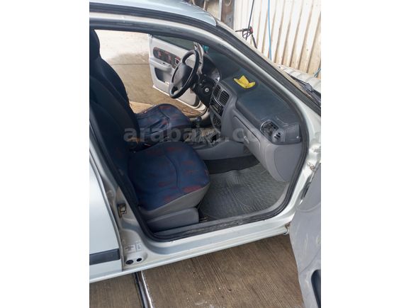 Sahibinden Renault Clio 1.4 RNA 2000 Model
