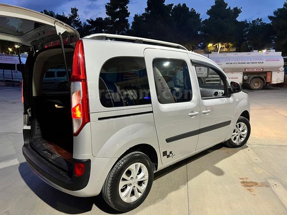 Sahibinden Renault Kangoo Multix 1.5 dCi Touch 2014 Model  300.000 km Gri