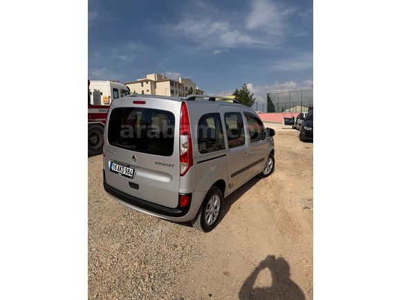 Sahibinden Renault Kangoo Multix 1.5 dCi Touch 2014 Model  300.000 km Gri
