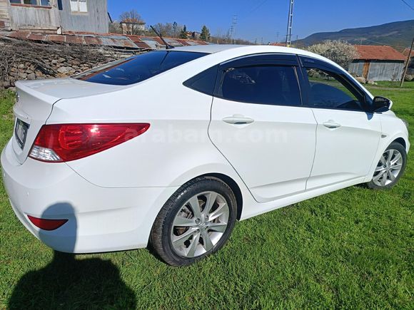 Sahibinden Hyundai Accent Blue 1.4 CVVT Mode Plus 2015 Model