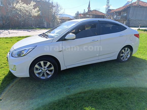 Sahibinden Hyundai Accent Blue 1.4 CVVT Mode Plus 2015 Model