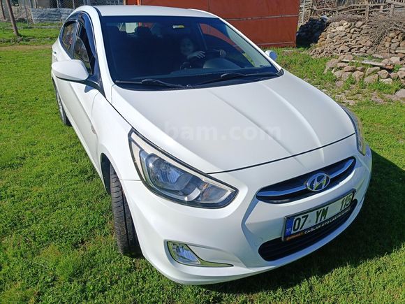 Sahibinden Hyundai Accent Blue 1.4 CVVT Mode Plus 2015 Model