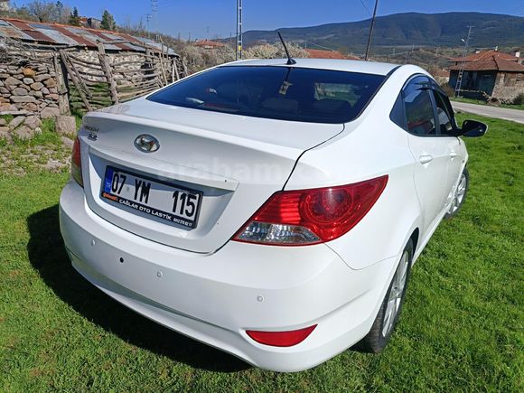 Sahibinden Hyundai Accent Blue 1.4 CVVT Mode Plus 2015 Model
