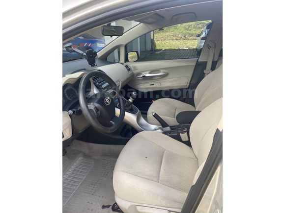 Sahibinden Toyota Auris 1.4 D-4D Comfort Plus 2012 Model 