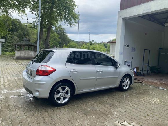 Sahibinden Toyota Auris 1.4 D-4D Comfort Plus 2012 Model 