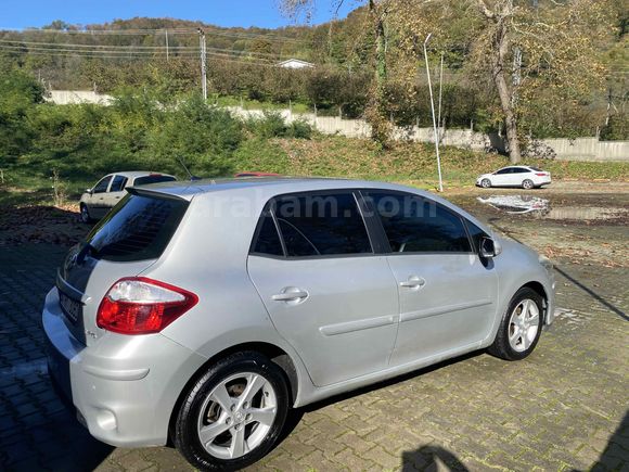 Sahibinden Toyota Auris 1.4 D-4D Comfort Plus 2012 Model 