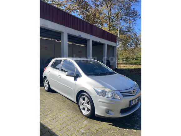 Sahibinden Toyota Auris 1.4 D-4D Comfort Plus 2012 Model 
