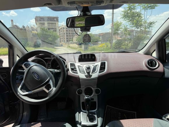 Memurdan Ford Fiesta 1.4 Titanium 2011 Model 