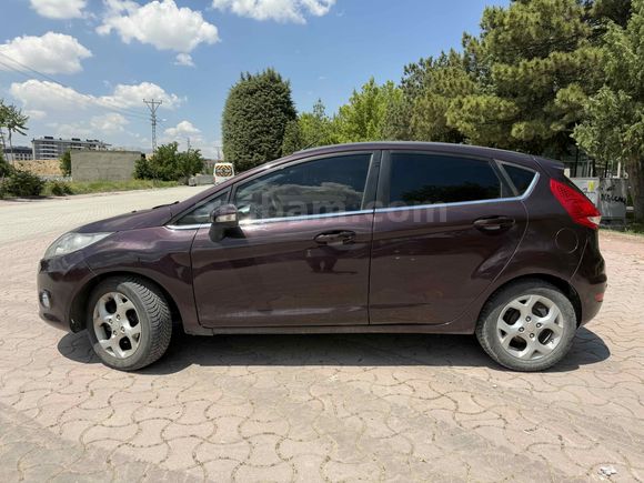 Memurdan Ford Fiesta 1.4 Titanium 2011 Model 