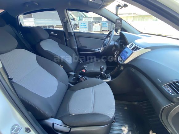 Sahibinden Hyundai Accent Blue 1.6 CRDI Mode Plus 2013 Model 