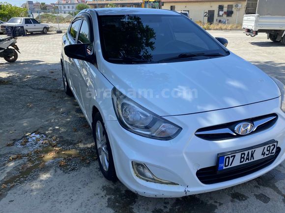 Sahibinden Hyundai Accent Blue 1.6 CRDI Mode Plus 2013 Model 