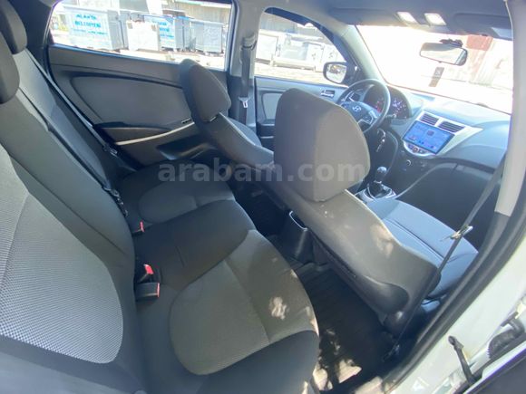 Sahibinden Hyundai Accent Blue 1.6 CRDI Mode Plus 2013 Model 