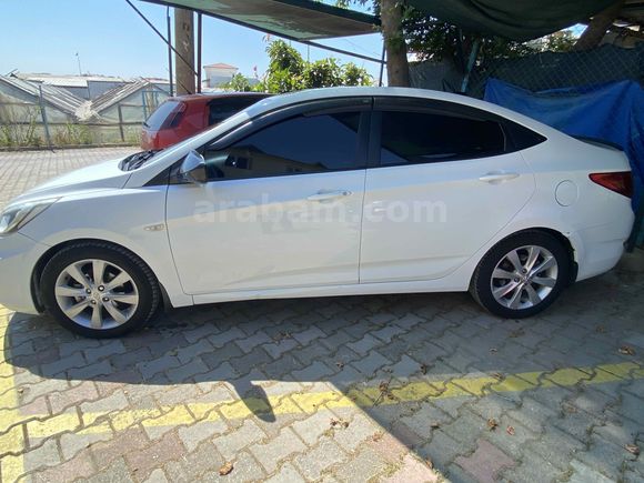 Sahibinden Hyundai Accent Blue 1.6 CRDI Mode Plus 2013 Model 