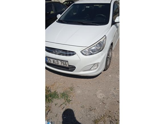 Sahibinden Hyundai Accent Blue 1.6 CRDI Mode 2014 Model