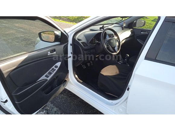 Sahibinden Hyundai Accent Blue 1.6 CRDI Mode 2014 Model