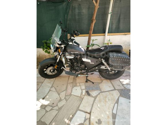 Sahibinden Kuba Superlight 125 lik motorsiklet kazasız hasarsız sıfır ayarındadır. 1060 Kilometrdedir. Garaj motorudur.