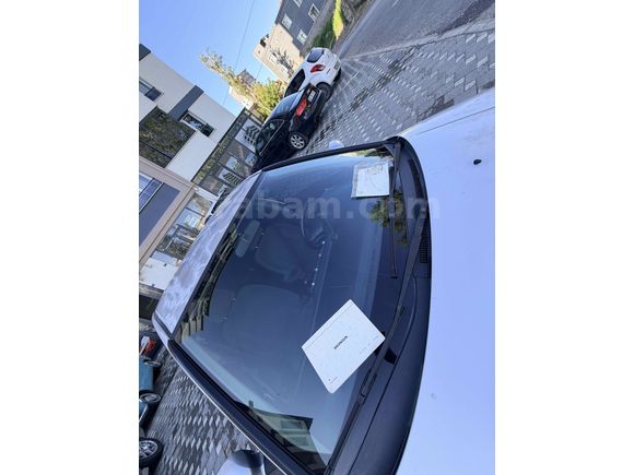 Değişensiz yanlarda 3  parça boyalı 