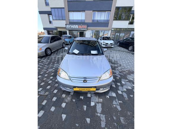 Değişensiz yanlarda 3  parça boyalı 